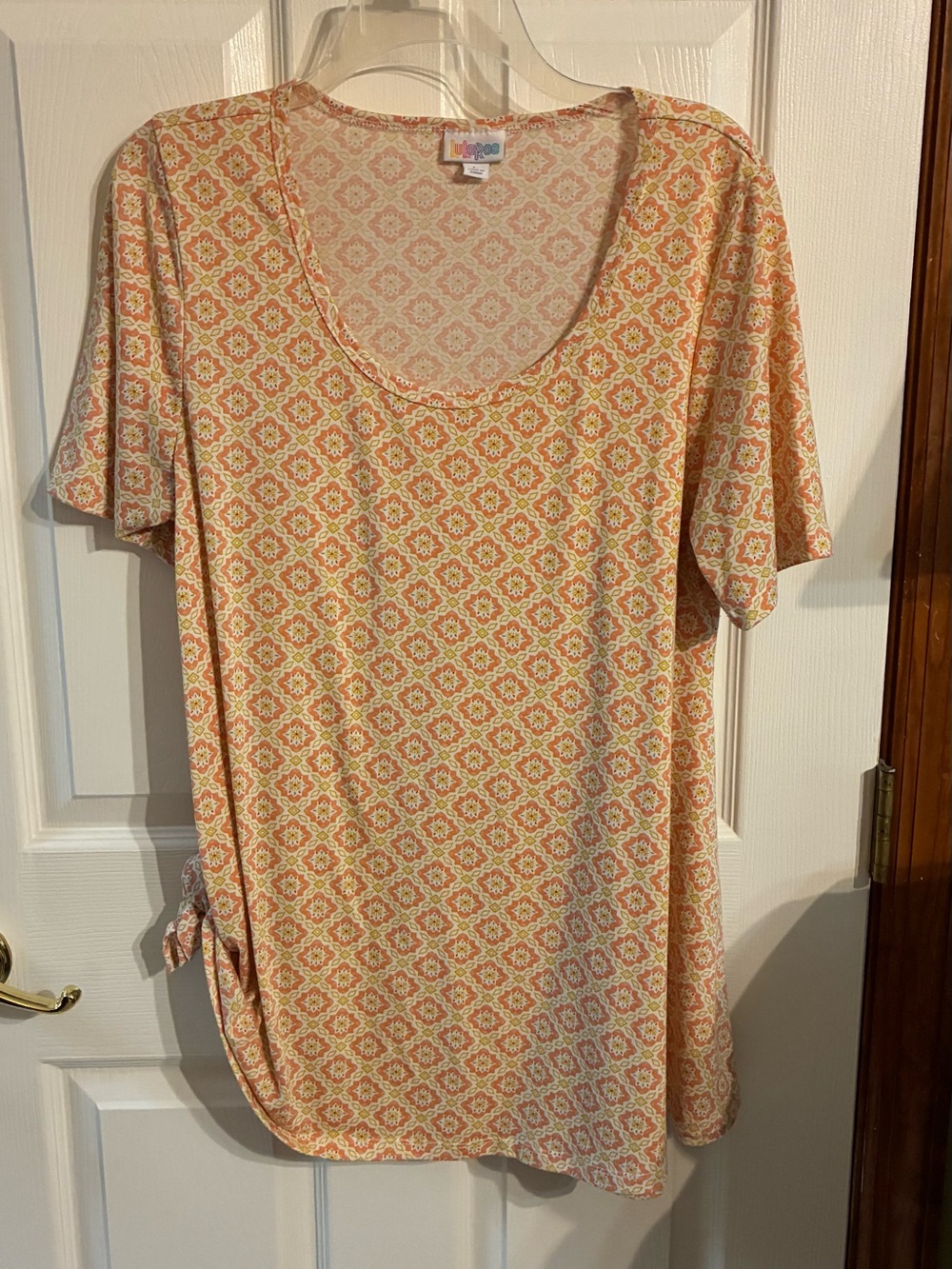 LuLaRoe Peach and Cream Geometric Top